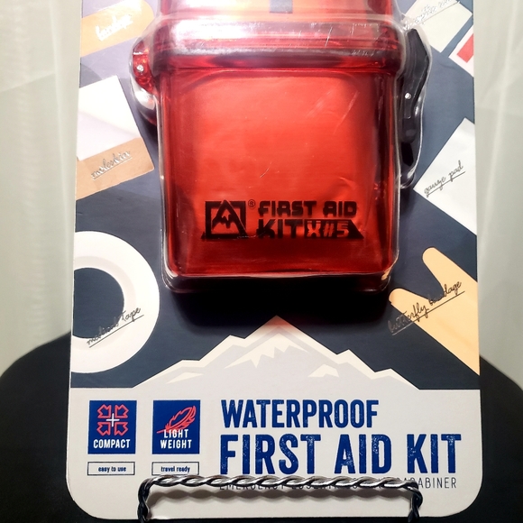 Avalanche NWT 30 Piece Waterproof First Aid Kit - Picture 3 of 9